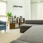 Serviced Apartment In Liverpool City Centre - Free Parking - Balcony - By Happy Days